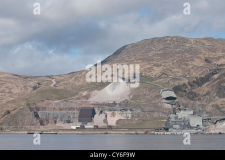 Steinbruch auf der Küste von Loch Linnhe, NW-Schottland Stockfoto