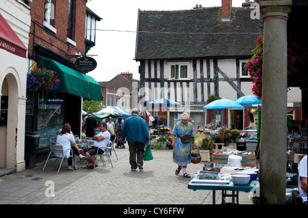 Market Drayton Straßenmarkt, Shropshire Stockfoto