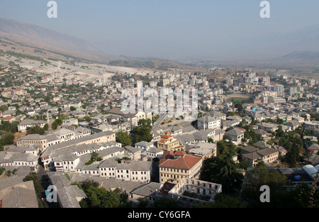 Die albanischen Gjirokastra, die in den White Mountains festgelegt ist Stockfoto