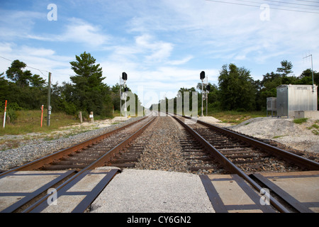 Bahnübergang dual Zug verfolgt Eisenbahn Florida usa Stockfoto