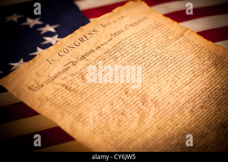 Unabhängigkeitserklärung auf Betsy Ross Flag Hintergrund Stockfoto