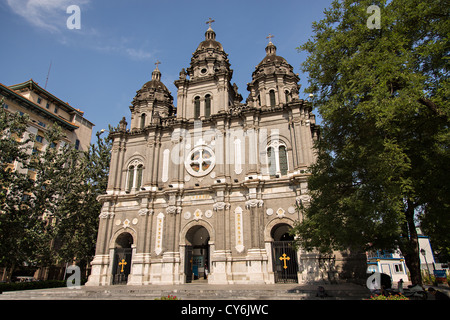 Fassade des St. Joseph-Kirche an der Wangfujing Street im Sommer in Peking, China Stockfoto