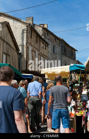 Markttag am Issigeac in der Perigord Region Frankreichs Stockfoto