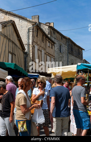 Markttag am Issigeac in der Perigord Region Frankreichs Stockfoto