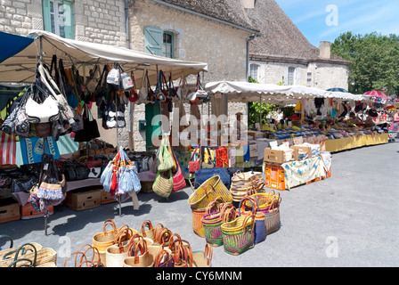 Markttag am Issigeac in der Perigord Region Frankreichs Stockfoto