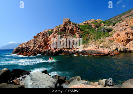 Tour Génoise et Ballade de Jet-Ski Dans la Marina de Porto Corse du Sud Deux Sévi Corse Frankreich 2a Stockfoto