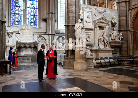 US Präsident Barack Obama und First Lady Michelle Obama Poets' Corner während ihrer Tour von Westminster Abbey 24. Mai 2011 in London, England zu besuchen. Stockfoto