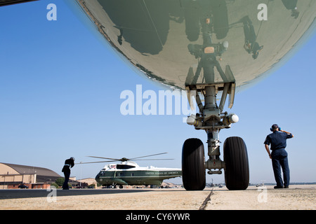 US-Präsident Barack Obama kommt in gemeinsame Basis Andrews über Marine One 31. August 2012 vor dem Einsteigen in Air Force One für einen Flug nach Fort Bliss in El Paso, Texas. Stockfoto