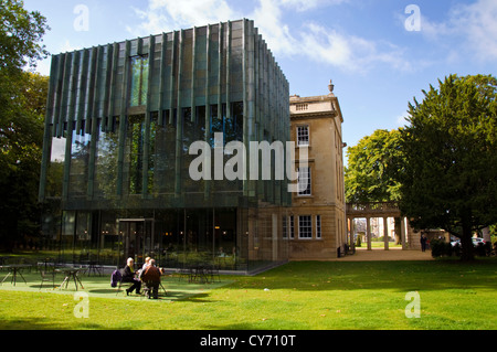 Hintere Gärten des Holburne Museum zeigt moderne Erweiterung des ursprünglichen Georgian house Stockfoto