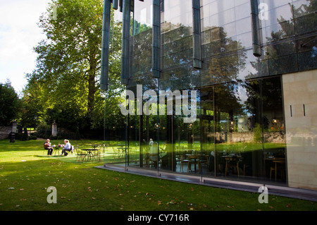 Hintere Gärten des Holburne Museum zeigt moderne Erweiterung des ursprünglichen Georgian house Stockfoto