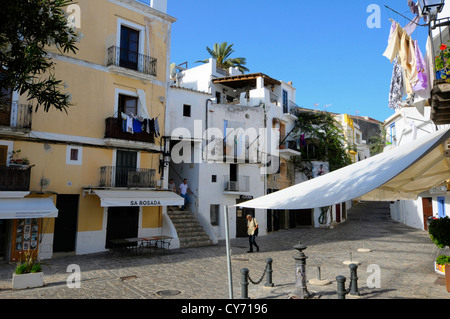 Straße in der Altstadt von Ibiza, Spanien. Stockfoto