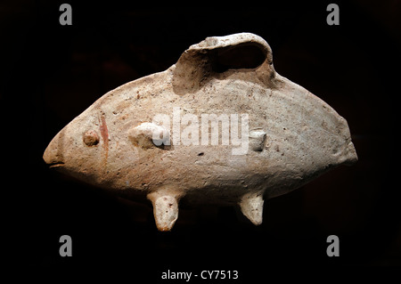 Terrakotta Askos Schiff in der Form eines Fisches spät zyprischen II um 1200 – 1175 V.C.-zyprischen 28 cm Zypern Griechisch Griechenland Stockfoto