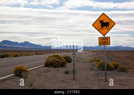HWY 375 in der Nähe von Rachel Nevada Stockfoto