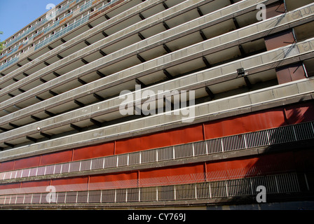 Heygate Wohnsiedlung in Elephant &amp; Castle vor dem Abriss. Die Bewohner des Anwesens 1974 gebaut wurden umgesiedelt. London Stockfoto