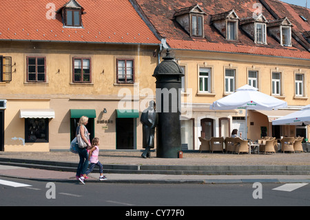 Statue von August Senoa in Vlaska Straße, Zagreb, Kroatien Stockfoto