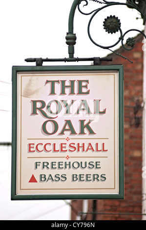 Die Royal Oak Eccleshall Pub Schild Stockfoto