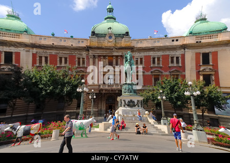 Belgrad, Serbien: Trg Republike (Platz der Republik). Das Nationalmuseum und die Statue des Prinzen Mihailo Obrenovic. Stockfoto