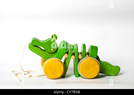 Das hölzerne Krokodil Modell Spielzeug für Kinder. Stockfoto