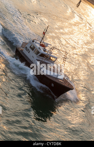 Pilotstart in Venedig Wasserstraßen im Abendlicht. Venedig Italien Stockfoto