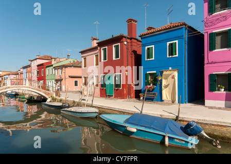 Kanal mit Booten, Fondamenta di Terranova, Burano, Venedig, Veneto, Italien Stockfoto