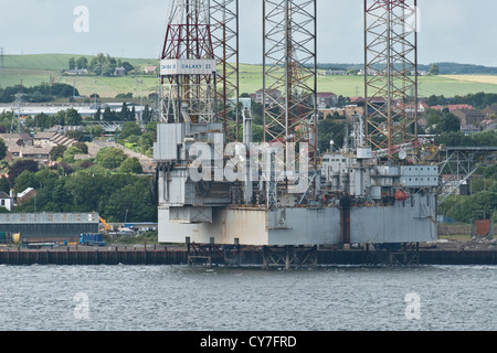 Ölindustrie Bohranlage unter gehen Wartung im Hafen von Dundee, Schottland Stockfoto