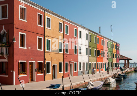 Bunte Häuser entlang der Fondamenta di Cao Moleca, Burano, Kanal, Venedig, Veneto, Italien Stockfoto