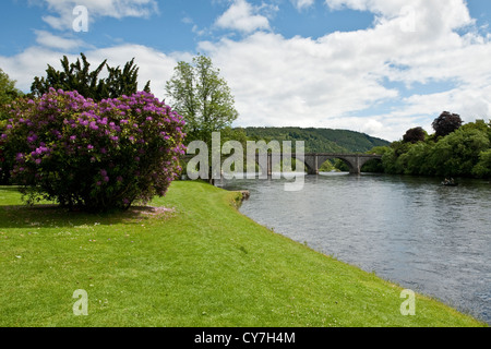 Brücke über den Fluss bei Dunkeld, Perthshire, Schottland Stockfoto