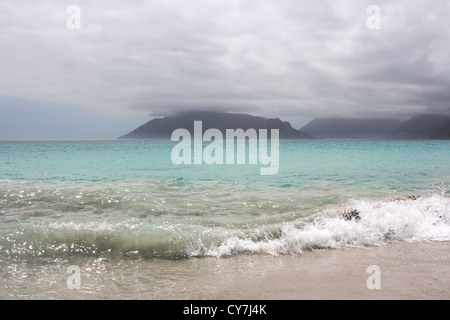 Strand von Kommetjie mit einer bevorstehenden Sturm im Hintergrund und Blau Wasser Stockfoto