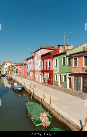 Kanal mit Booten, Fondamenta di Terranova, Burano, Venedig, Veneto, Italien Stockfoto