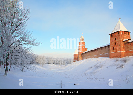 Altern Festung auf niedrigen Hügel Stockfoto