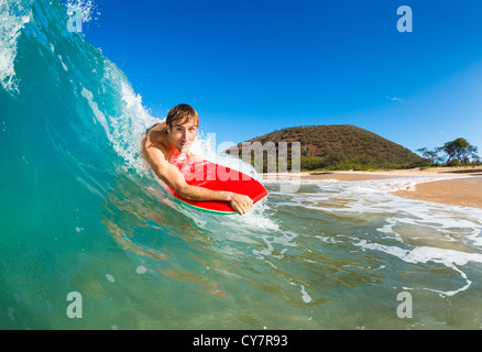 Boogie Boarder Surfen erstaunlich Blue Ocean Wave Stockfoto