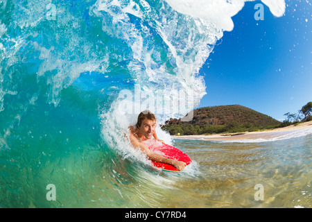 Boogie Boarder Surfen erstaunlich Blue Ocean Wave Stockfoto