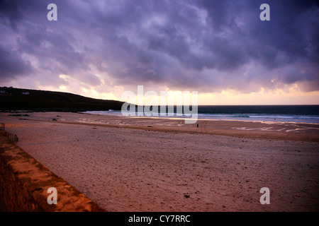 Fistral Strand, Newquay, Cornwall, Mekka für Surfer und coole Typen aus ganz Großbritannien und Europa. Stockfoto