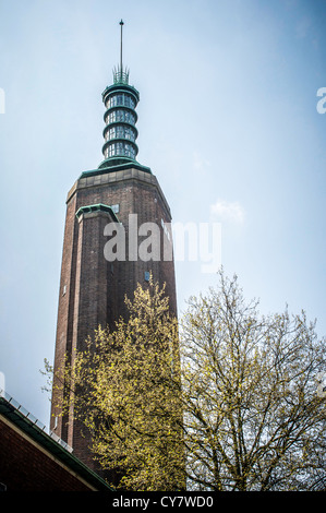 Backstein & Glas Turm aus dem Museum Boijmans Van Beuningen in Rotterdam, Niederlande. 1930er Jahre architektonisches Wahrzeichen. Stockfoto