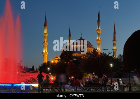 Abends an der Blauen Moschee, Sultanahmet, Fatih, Istanbul, Türkei. Stockfoto