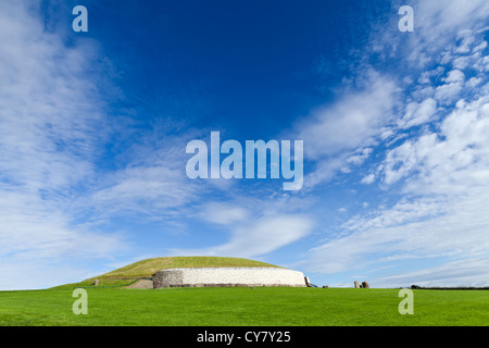 Newgrange neolithischen Durchgang Grab in Bru Na Boinne im Boyne Valley, County Meath, Irland Stockfoto