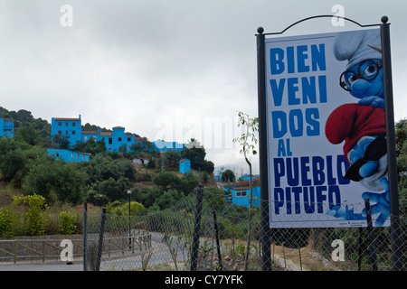 Schlümpfe-Schild am Eingang des Juzcar Stockfoto