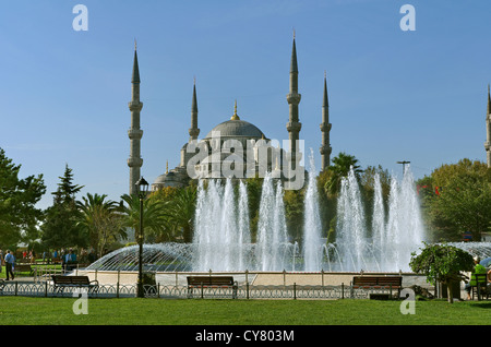 Alman Fountain Park und die blaue Moschee, Sultanahmet, Istanbul, Türkei Stockfoto