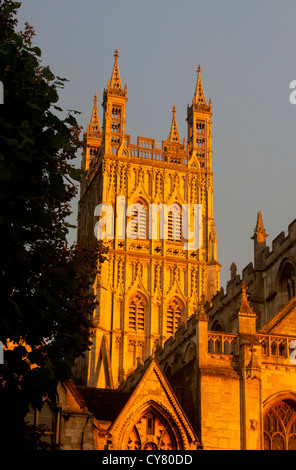 Gloucester Cathedral Mittelturm bei Sonnenuntergang Gloucester Gloucestershire South West England UK Stockfoto