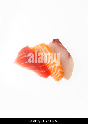 Drei Scheiben rohen Thunfisch, Lachs und Yellowtail für Sashimi Stockfoto
