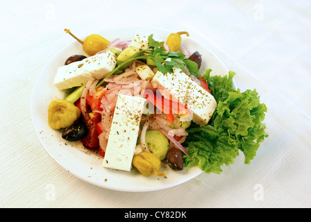 Griechischer Salat mit frischem Gemüse Stockfoto