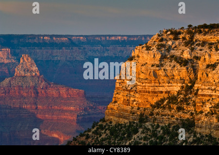 Sonnenuntergang auf dem South Rim in der Nähe von Grand Canyon Village, Grand Canyon Nationalpark in Arizona Stockfoto