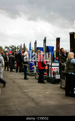 Pferd Track Wetten Agenten nehmen Wetten bei Wincanton Race course Stockfoto