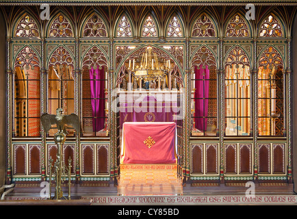 Lettner. St Giles Kirche, Cheadle, Staffordshire, im neugotischen Stil von A. Flugpionier Pugin entworfen Stockfoto