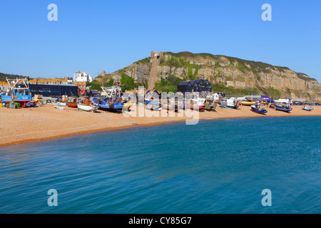 Hastings UK. Angelboote/Fischerboote auf dem Altstadt-Kiesstrand East Sussex England GB UK Stockfoto