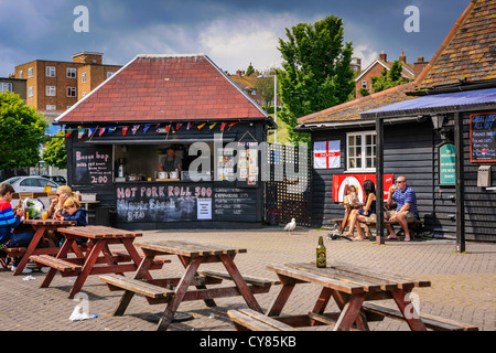 Fast-Food-Hütte im Hafengebiet von alten Folkstone Stadt kent Stockfoto