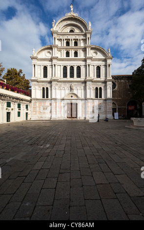 Die Fassade von der Chiesa di San Zaccaria in Venedig, vom Architekten Antonia Gambello begonnen und abgeschlossen von Mauro Codussi Stockfoto