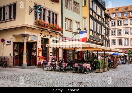 In den mittelalterlichen Straßen von Straßburg, hier besonders auf dem Grande Boucherie Platz in Grand Island Bezirk Stockfoto