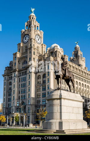Die königlichen Leber aufbauend auf das Pierhead Liverpool mit der pferdeartigen Statue von Edward V11 (7) Stockfoto