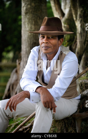 Wilfred Emmanuel-Jones betreibt ein Vieh auf dem Bauernhof in Devon und besitzt der schwarze Bauer Fleischprodukte Aug 2009 Marke Stockfoto